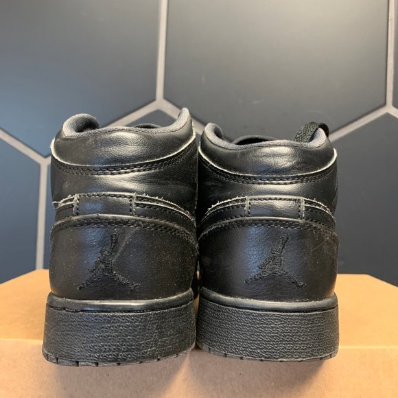 ~Used W/O Box! Youth Air Jordan 1 Mid GS Triple Black Classic Sneakers Size 5Y - Picture 4 of 6